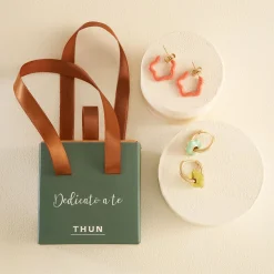 THUN Orecchini tondi con fiore smaltato* Orecchini